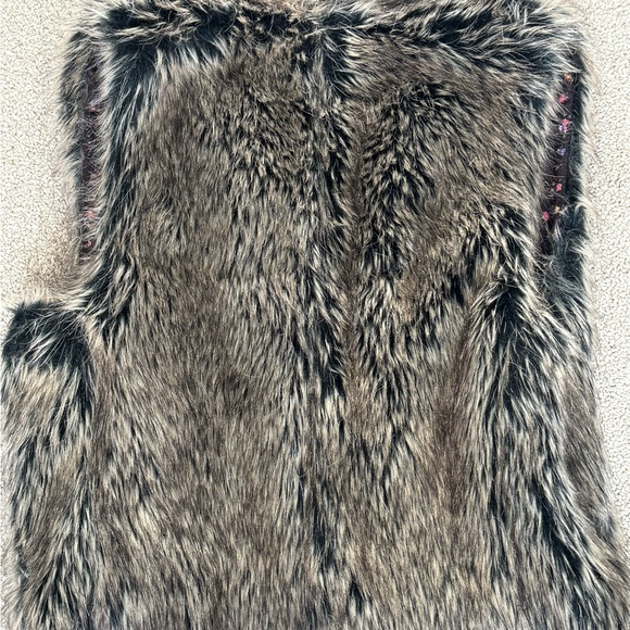 Faux Fur Vest - Picture 2 of 4